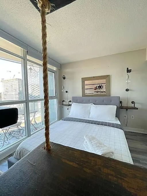 Upscale Downtown Toronto Condos By Cn Tower Apartment