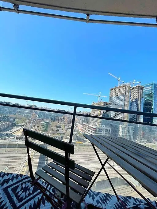Apartment Upscale Downtown Toronto Condos By Cn Tower