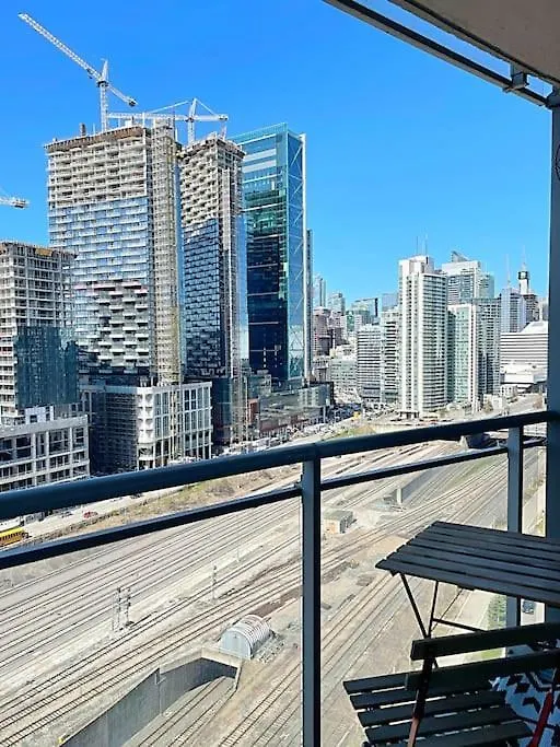 Upscale Downtown Toronto Condos By Cn Tower Canada